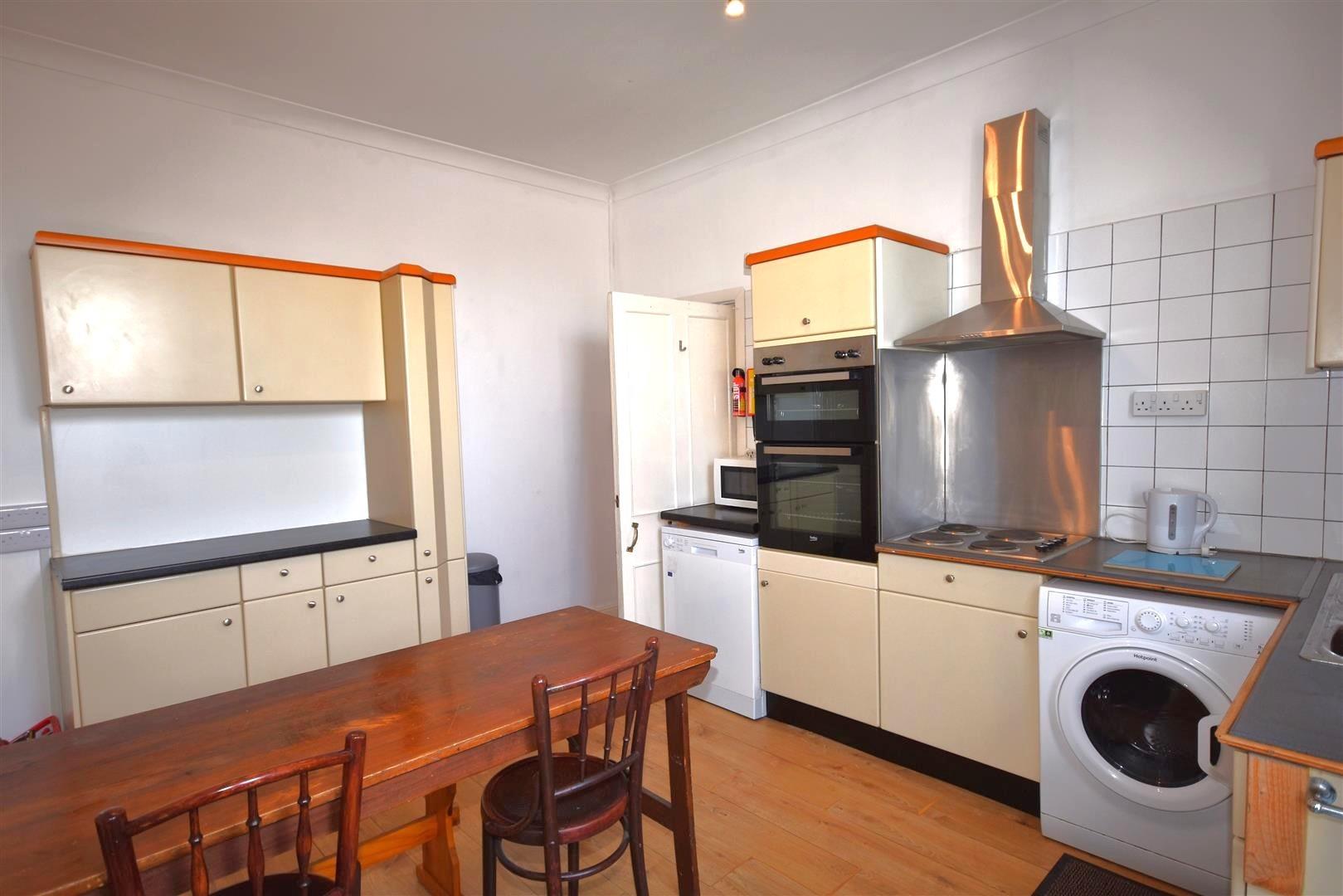Flat 3, 68 Windsor Road, Penarth, CF64 1JJ